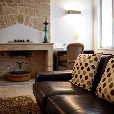 Logis De L'abbaye 2* Celles-sur-Belle