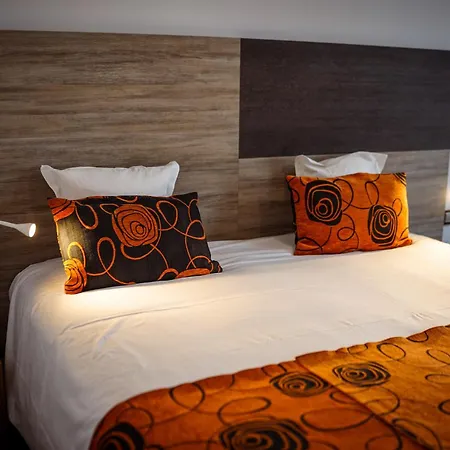 Logis De L'abbaye ホテル 2*