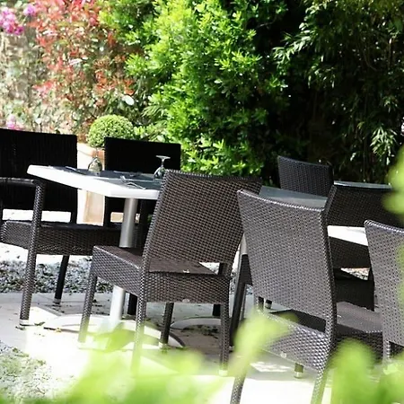 Logis De L'abbaye Hotel