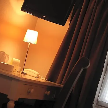 Logis De L'abbaye Hotel 2*
