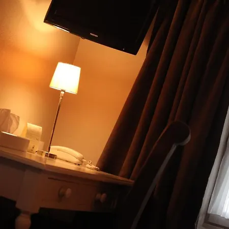 Logis De L'abbaye Hotel 2*