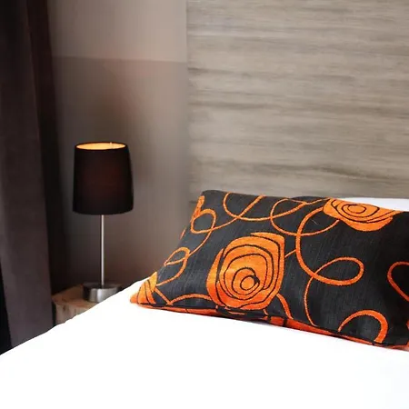 Logis De L'abbaye 2* Celles-sur-Belle