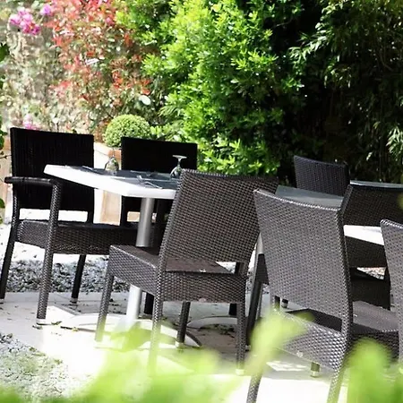 Logis De L'abbaye מלון 2*