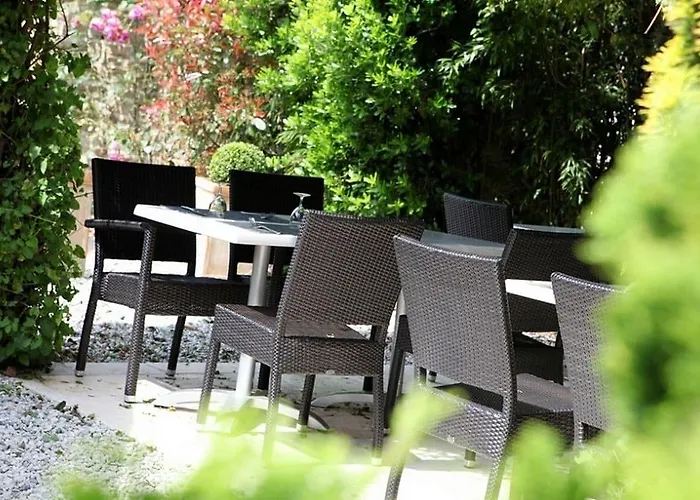 Logis De L'abbaye Hotel